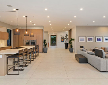 623 N Edinburgh Avenue - Photo Thumbnail 10