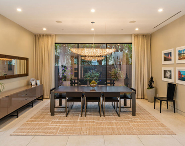 623 N Edinburgh Avenue - Photo Thumbnail 12