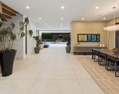 623 N Edinburgh Avenue - Photo Thumbnail 11