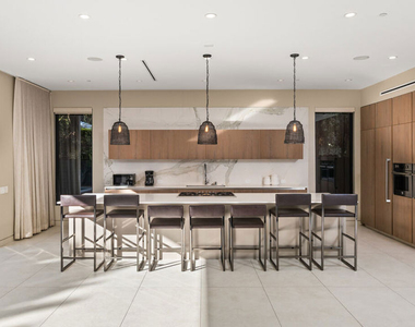 623 N Edinburgh Avenue - Photo Thumbnail 9