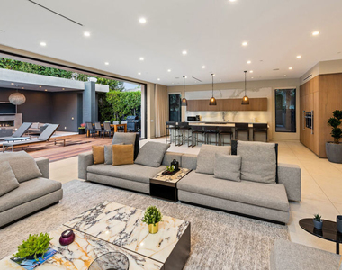 623 N Edinburgh Avenue - Photo Thumbnail 8