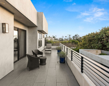 623 N Edinburgh Avenue - Photo Thumbnail 19