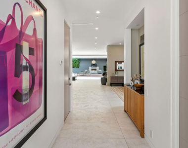 623 N Edinburgh Avenue - Photo Thumbnail 15