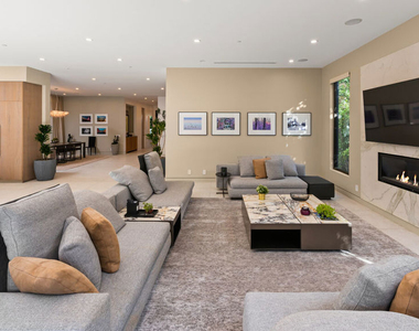 623 N Edinburgh Avenue - Photo Thumbnail 4
