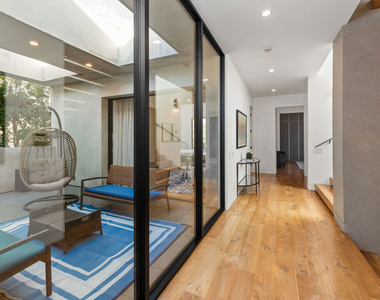 623 N Edinburgh Avenue - Photo Thumbnail 24