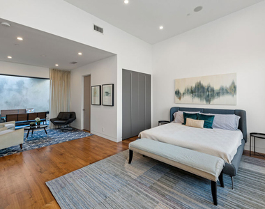 623 N Edinburgh Avenue - Photo Thumbnail 25
