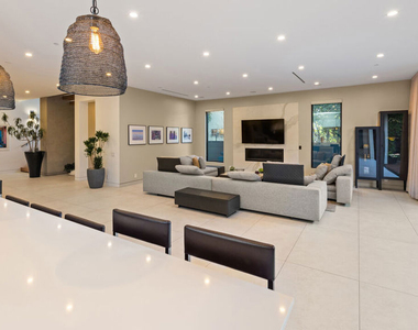 623 N Edinburgh Avenue - Photo Thumbnail 7