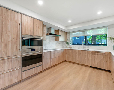 350 N Palm Drive - Photo Thumbnail 8