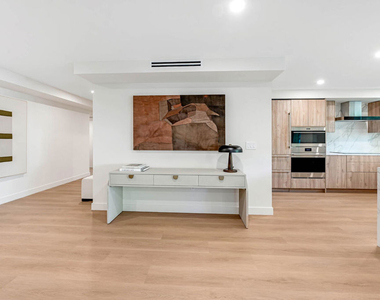 350 N Palm Drive - Photo Thumbnail 10