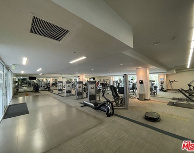 1234 Wilshire Boulevard - Photo Thumbnail 4