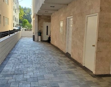 435 N Palm Drive - Photo Thumbnail 3