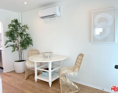 25366 Malibu Road - Photo Thumbnail 10