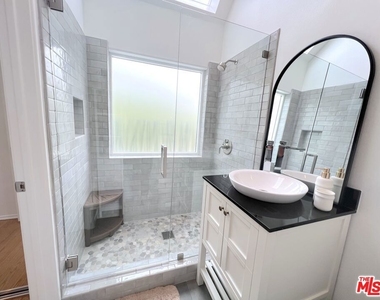 25366 Malibu Road - Photo Thumbnail 16