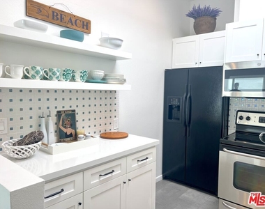 25366 Malibu Road - Photo Thumbnail 8