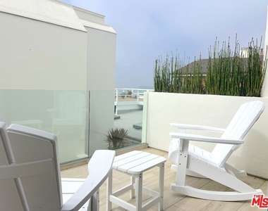 25366 Malibu Road - Photo Thumbnail 6