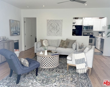 25366 Malibu Road - Photo Thumbnail 2