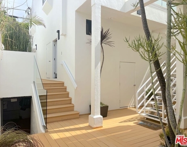 25366 Malibu Road - Photo Thumbnail 19