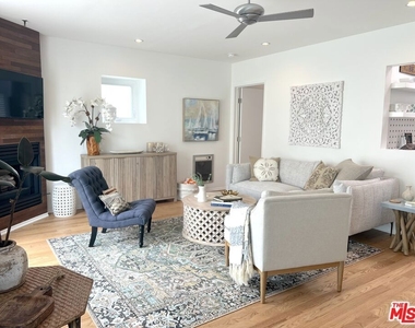 25366 Malibu Road - Photo Thumbnail 4