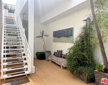 25366 Malibu Road - Photo Thumbnail 18