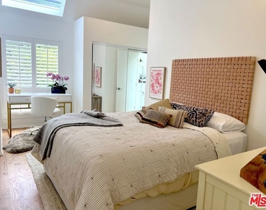 25366 Malibu Road - Photo Thumbnail 11