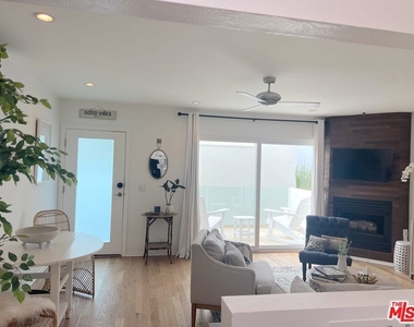 25366 Malibu Road - Photo Thumbnail 5