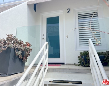 25366 Malibu Road - Photo Thumbnail 17