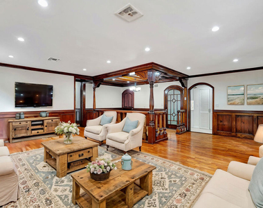 5155 Densmore Avenue - Photo Thumbnail 9