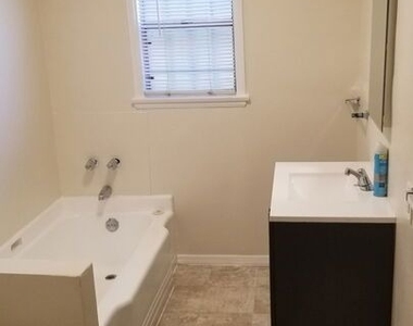 1414 W 25th Street - Photo Thumbnail 5