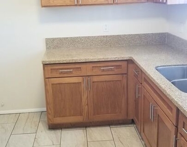 1414 W 25th Street - Photo Thumbnail 4