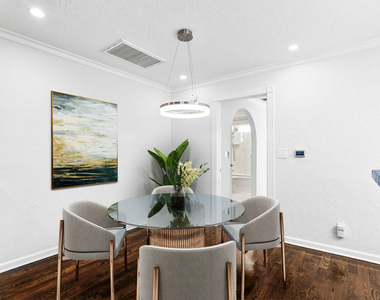 916 N Alfred Street - Photo Thumbnail 3