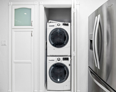 916 N Alfred Street - Photo Thumbnail 10