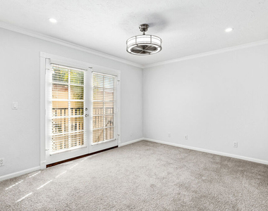 916 N Alfred Street - Photo Thumbnail 11