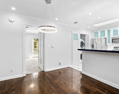 916 N Alfred Street - Photo Thumbnail 9