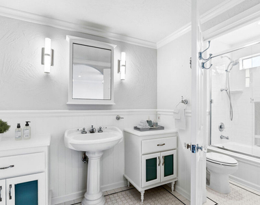 916 N Alfred Street - Photo Thumbnail 6