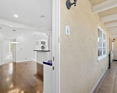 916 N Alfred Street - Photo Thumbnail 7