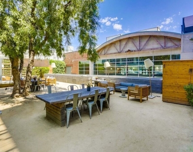 527 Molino Street - Photo Thumbnail 17