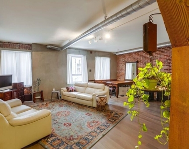 527 Molino Street - Photo Thumbnail 2