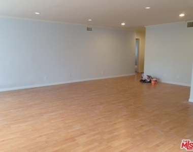 216 S Rexford Drive - Photo Thumbnail 1