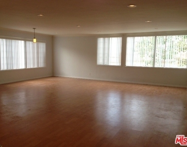 216 S Rexford Drive - Photo Thumbnail 2