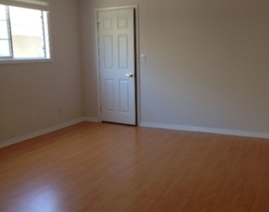 216 S Rexford Drive - Photo Thumbnail 11