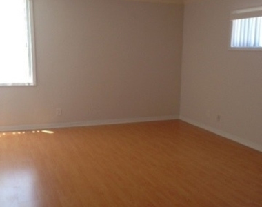 216 S Rexford Drive - Photo Thumbnail 7