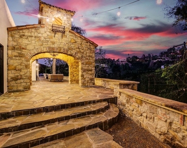 2570 Nichols Canyon Road - Photo Thumbnail 18