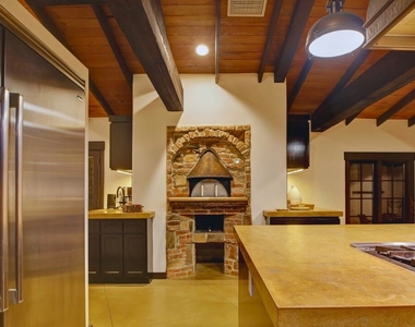2570 Nichols Canyon Road - Photo Thumbnail 15