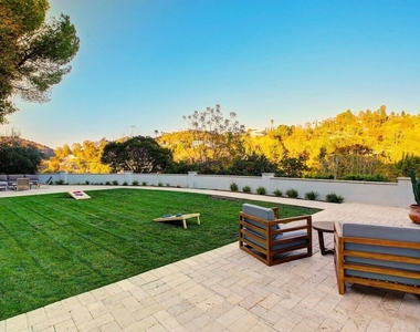 2570 Nichols Canyon Road - Photo Thumbnail 8