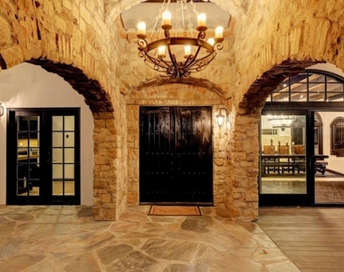 2570 Nichols Canyon Road - Photo Thumbnail 19