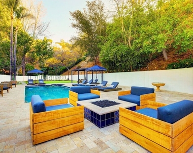 2570 Nichols Canyon Road - Photo Thumbnail 4