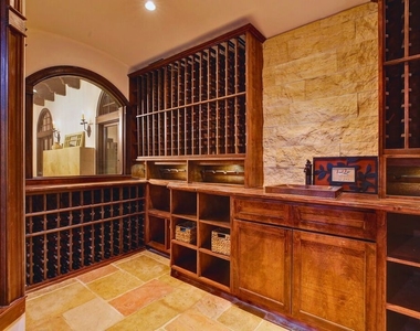 2570 Nichols Canyon Road - Photo Thumbnail 24