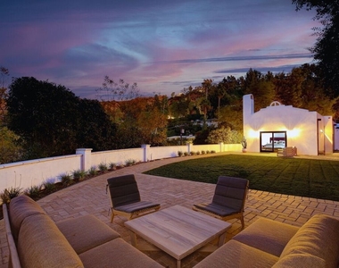 2570 Nichols Canyon Road - Photo Thumbnail 34