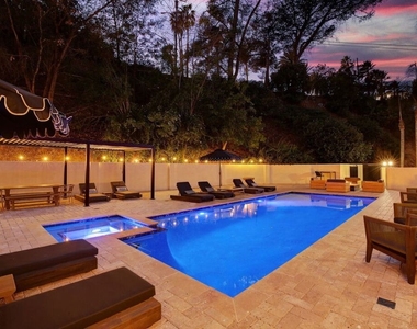 2570 Nichols Canyon Road - Photo Thumbnail 38