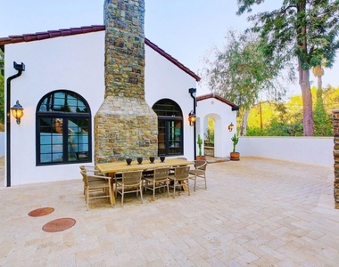 2570 Nichols Canyon Road - Photo Thumbnail 2